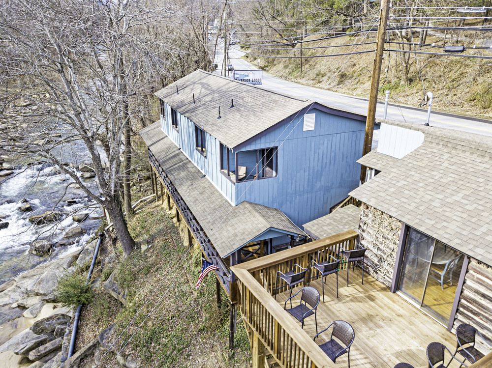Riverside Lodge at Chimney Rock: 289 Main St, Chimney Rock, NC 28720